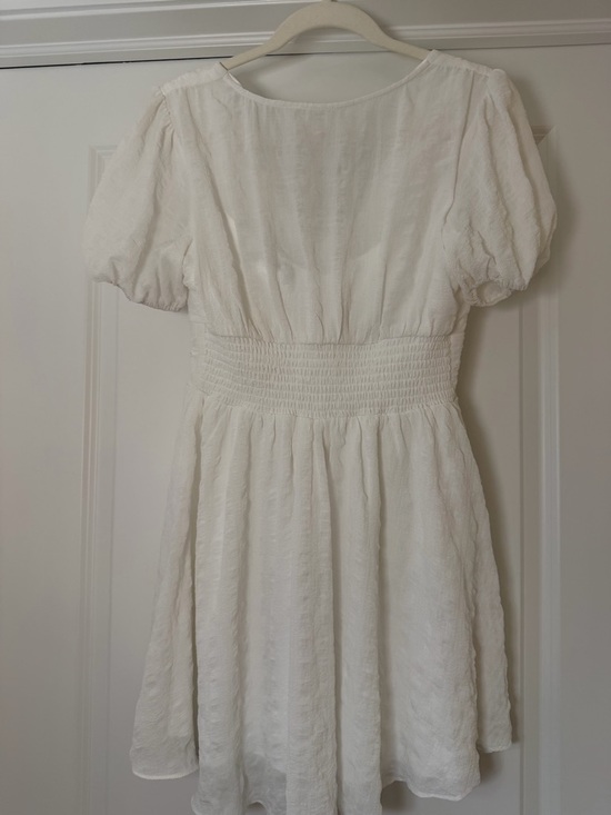 Classic White V-Neck Puff Sleeve Dress - Picture 4 of 4